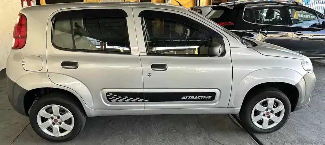 2011/12 Fiat Uno Vivace 1.0 Prata - side